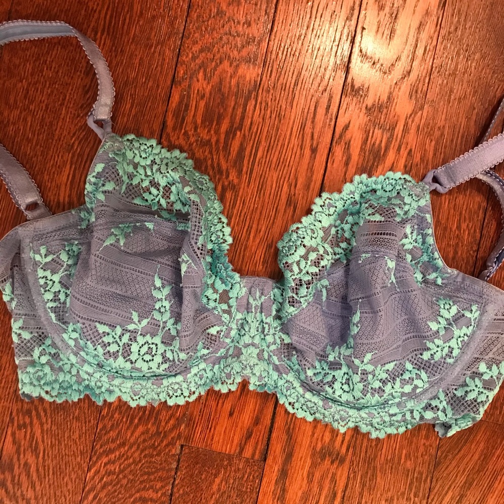 Wacoal Lace Bra in Gray and Mint